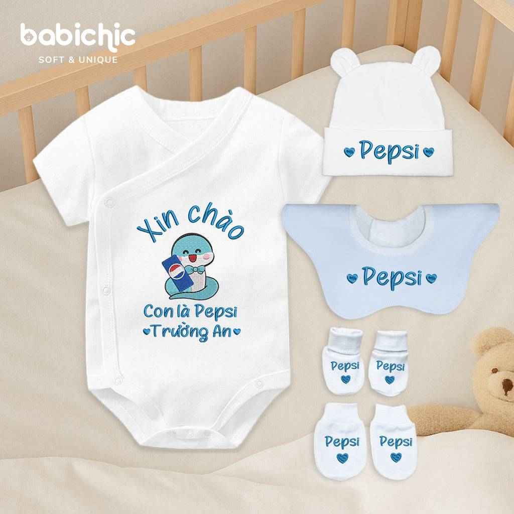 Bodysuit đầy tháng cho bé trai cá nhân hóa – Thêu tên “Con là Pepsi”, hình rắn cầm lon Pepsi