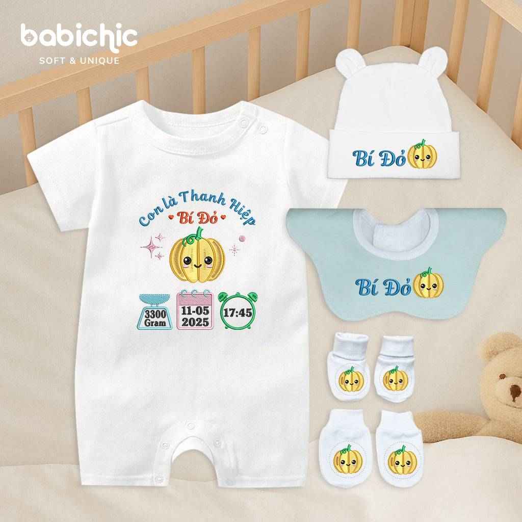 Set quà đầy tháng bé trai cá nhân hóa – Bodysuit thêu tên “Thanh Hiệp – Bí Đỏ”, hình trái bí & thông số sinh