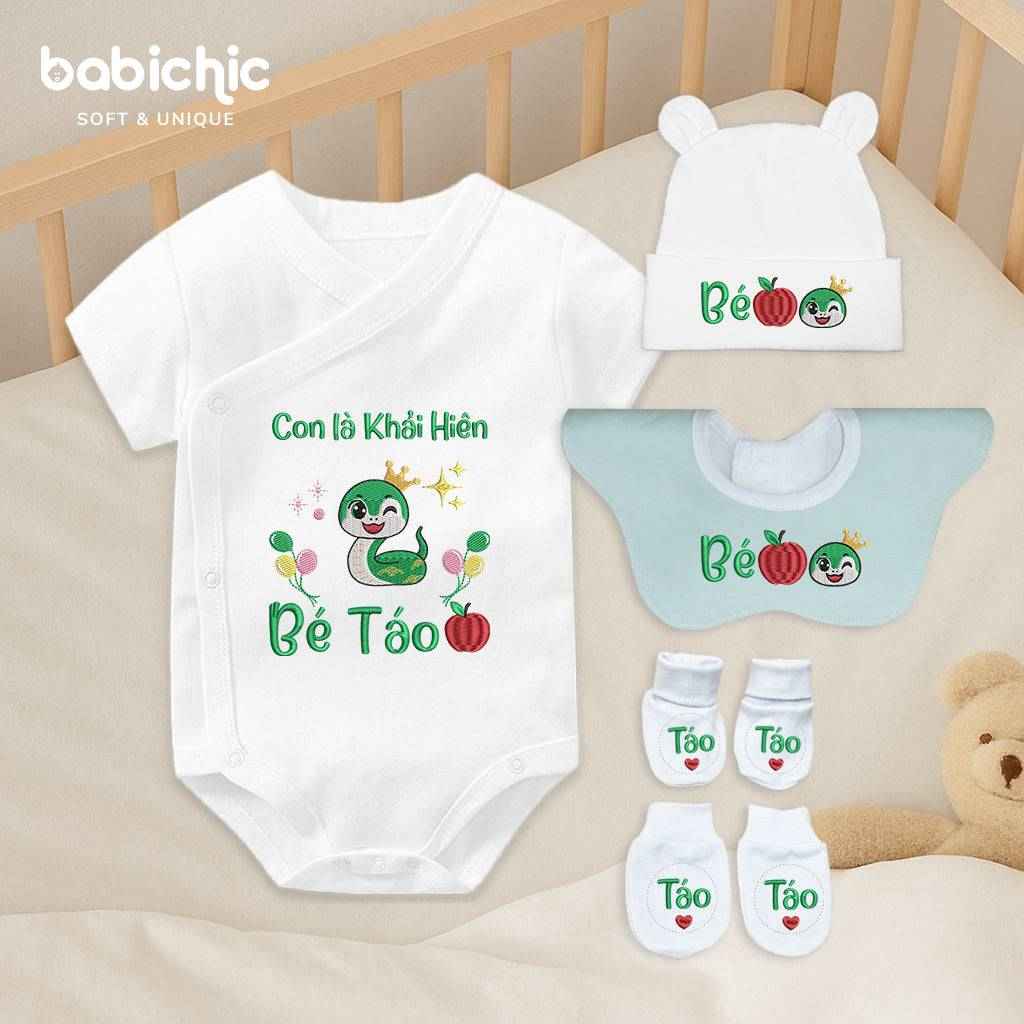 Bodysuit sơ sinh đầy tháng bé trai cá nhân hóa – Thêu tên “Khải Hiên – Bé Táo”, hình rắn cute