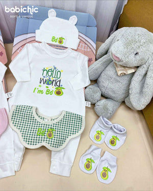 Set quà thêu tên cho bé trai - Bơ - Cotton Organic, Hình Trái Bơ, Tone Xanh Lá, Quà Đầy Tháng Bé Trai Cá Nhân Hóa
