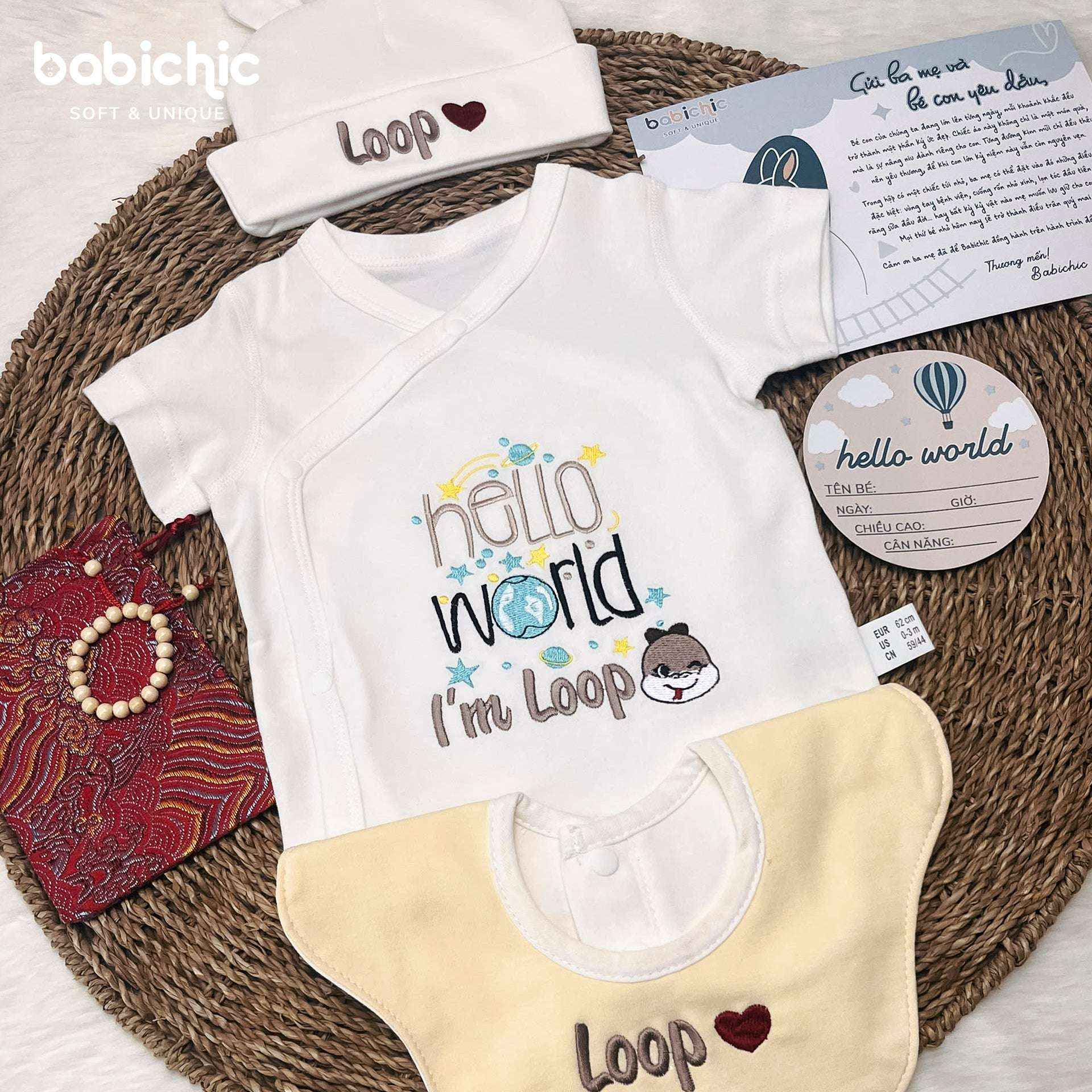 Bodysuit cá nhân hóa cho bé trai sơ sinh đầy tháng – Mẫu “Hello World – I’m Loop”, hình rắn nâu cute