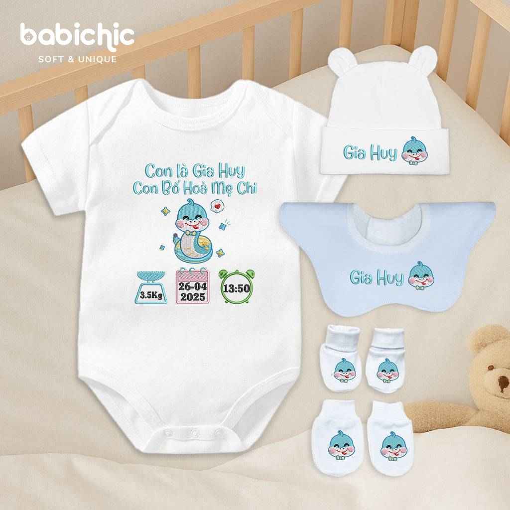 Set quà sơ sinh đầy tháng bé trai thêu tên – Bodysuit “Con là Gia Huy”, hình rắn + thông số sinh