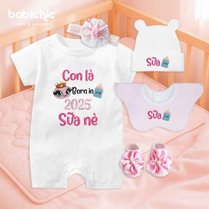 Set quà đầy tháng bé gái cá nhân hóa hiện đại & đáng yêu – Mẫu “Sữa Nè – Born in 2025”, hình bình sữa đội vương miện