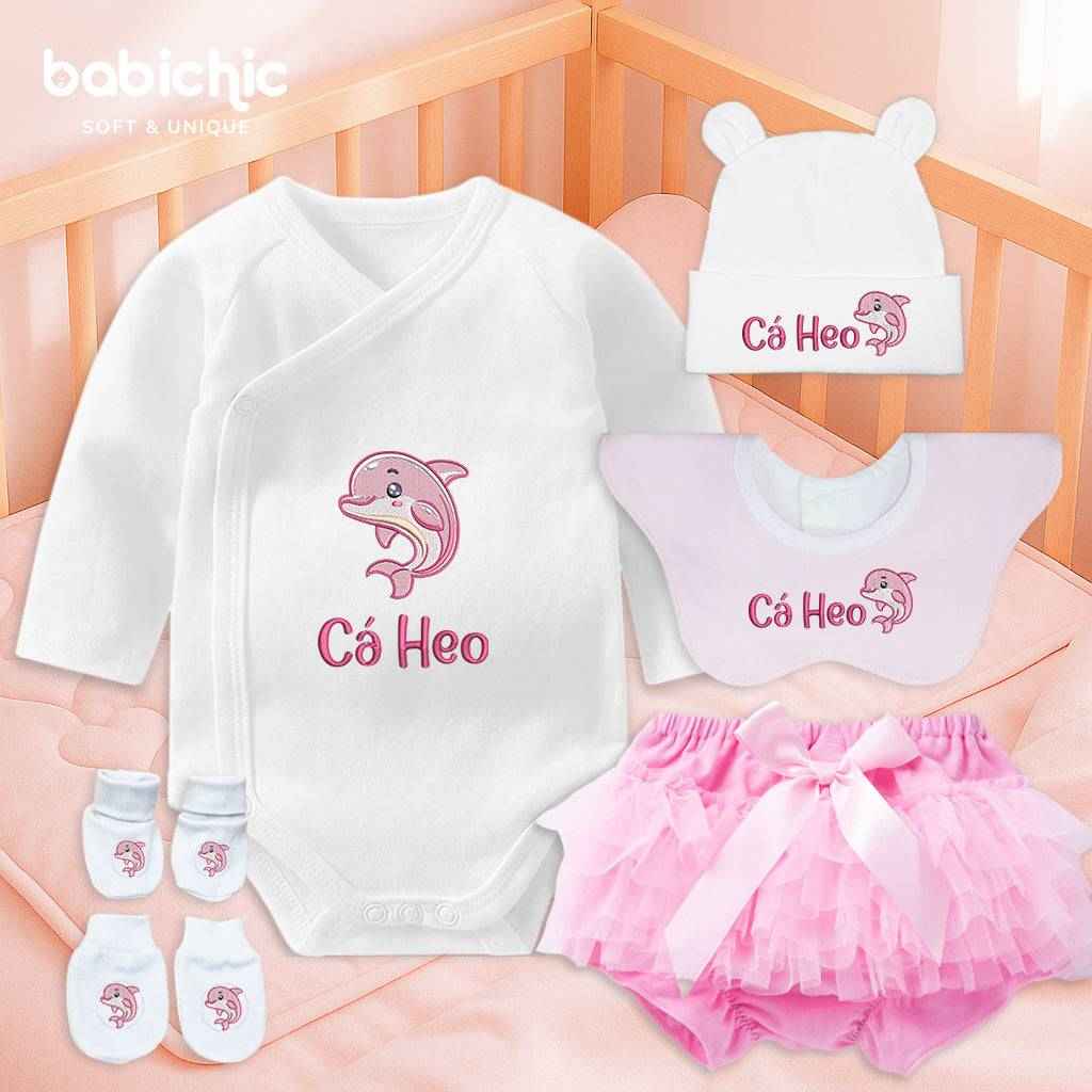 Set quà đầy tháng bé gái thêu hình động vật dễ thương – Mẫu “Cá Heo Hồng” tone pastel