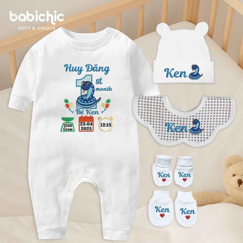 Set sơ sinh thêu tên “Huy Đăng – Ken” – Quà đầy tháng bé trai sinh năm rắn, phối xanh nước biển cá tính