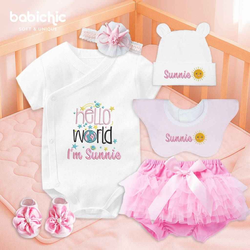 Set quà đầy tháng cá nhân hóa cho bé gái “I'm Sunnie” – thêu mặt trời & địa cầu dễ thương