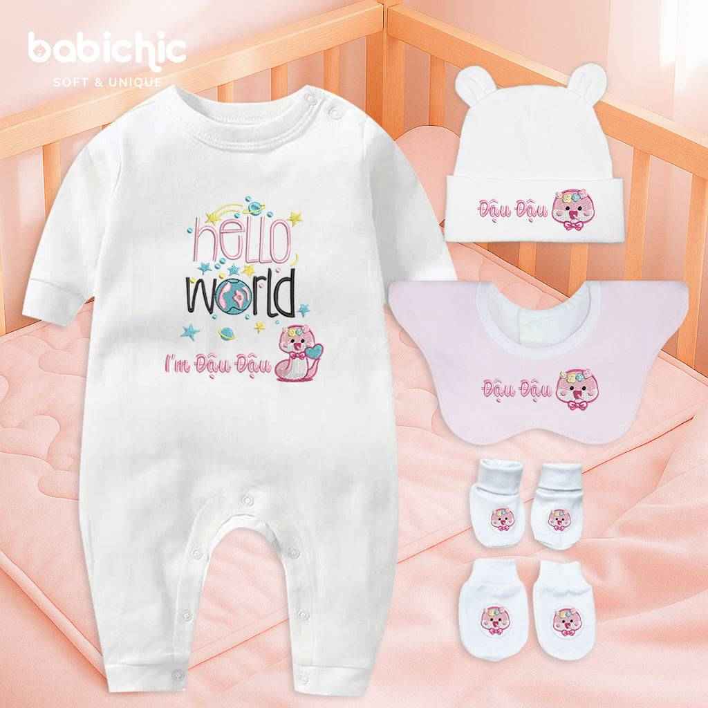 Bộ sơ sinh bé gái thêu tên Đậu Đậu – Set đầy tháng hình rắn hồng dễ thương