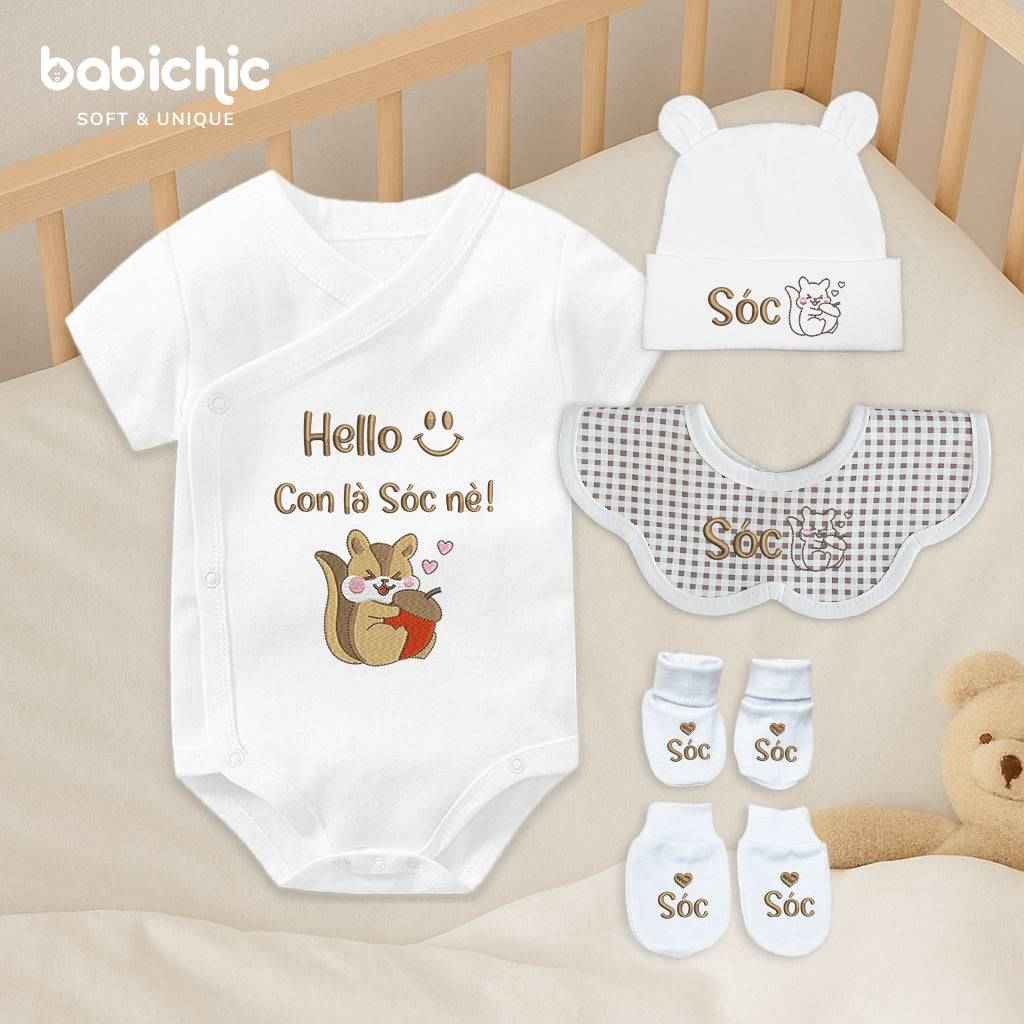 Set đồ sơ sinh thêu tên “Sóc” – Hình sóc dễ thương, tone nâu nhạt – Quà đầy tháng bé trai cá nhân hóa