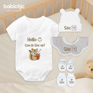 Set đồ sơ sinh thêu tên “Sóc” – Hình sóc dễ thương, tone nâu nhạt – Quà đầy tháng bé trai cá nhân hóa