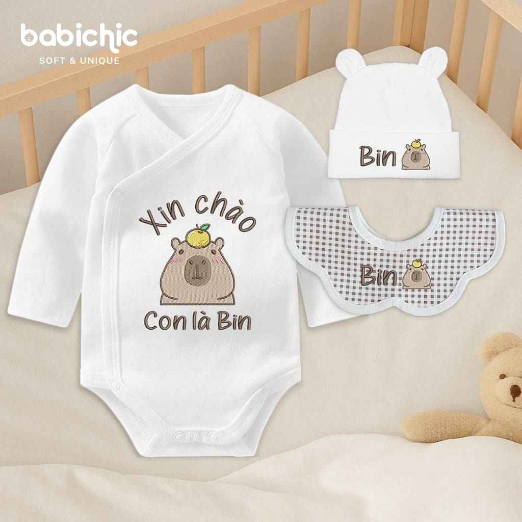 Bodysuit cá nhân hóa bé trai mặc đầy tháng – Thêu tên “Con là Bin”, hình Capybara dễ thương