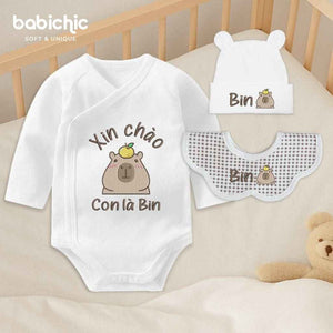 Bodysuit cá nhân hóa bé trai mặc đầy tháng – Thêu tên “Con là Bin”, hình Capybara dễ thương