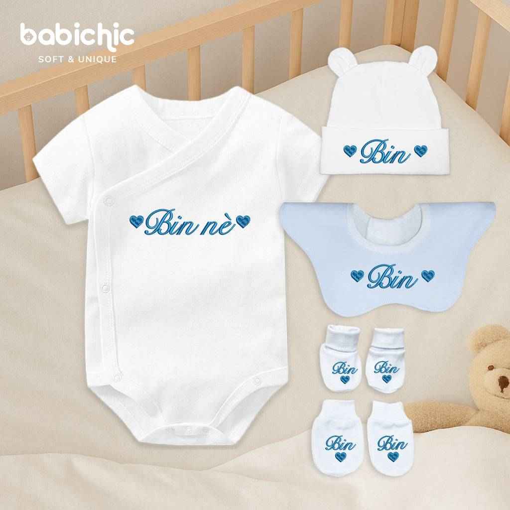 Set đồ sơ sinh thêu tên “Bin nè” – Thiết kế tối giản cá nhân hóa, tone xanh dương cho bé trai