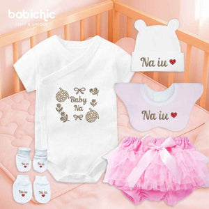 Set đồ đầy tháng bé gái Baby Na – Body thêu trái na & tên bé tone nâu vintage