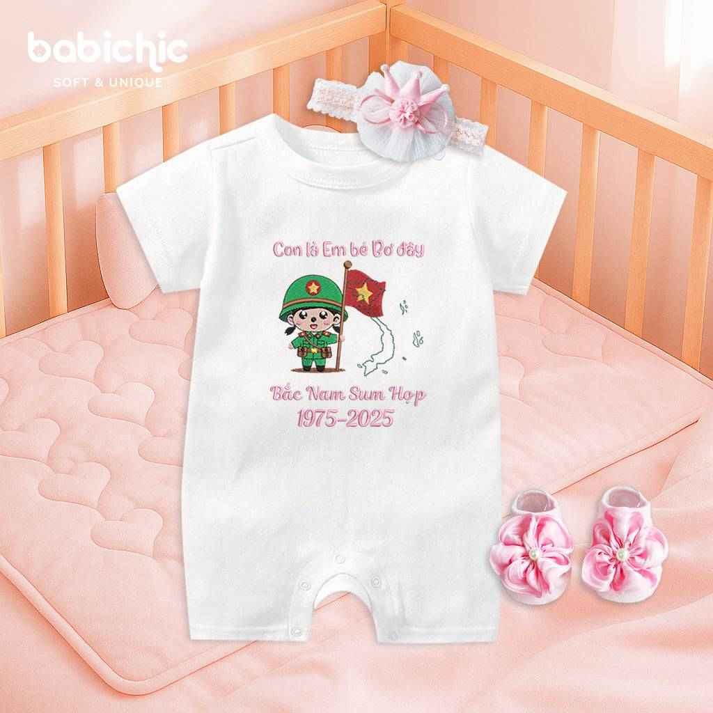 Set đồ bé gái 30/4 – Body thêu “Em bé Bơ” cờ đỏ sao vàng & bản đồ Việt Nam