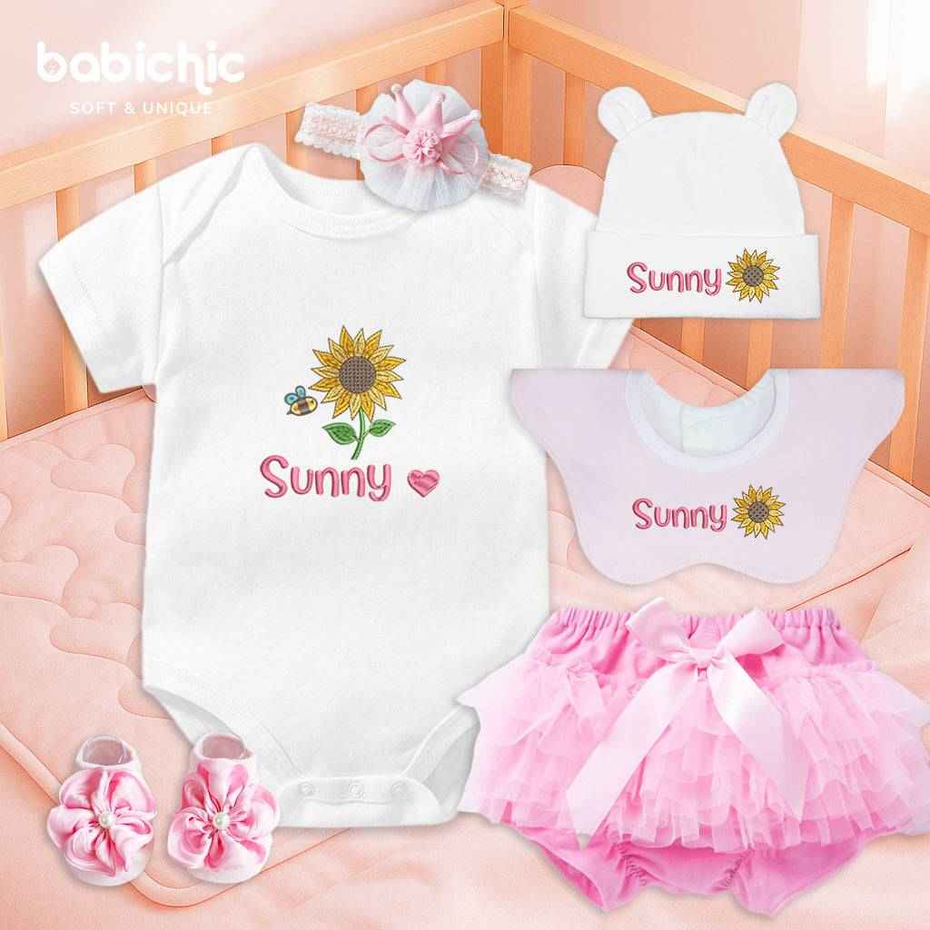 Set đồ đầy tháng bé gái thêu tên cá nhân hóa dễ thương – Bodysuit “Sunny” hoa hướng dương