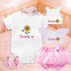 Set đồ đầy tháng bé gái thêu tên cá nhân hóa dễ thương – Bodysuit “Sunny” hoa hướng dương