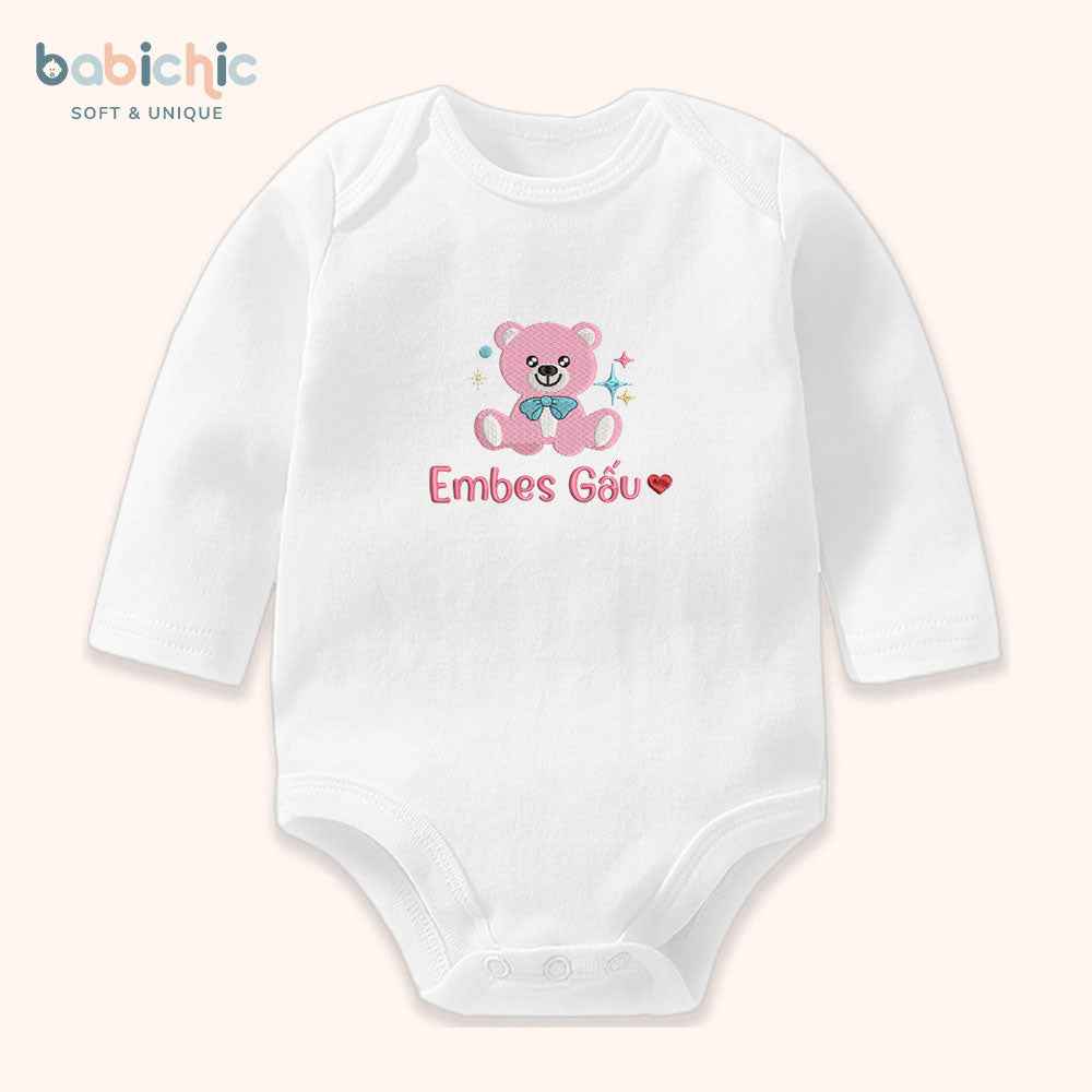 Set quà đầy tháng bé gái cá nhân hóa hình gấu – Mẫu “Embes Gấu”, thêu gấu bông hồng siêu cưng