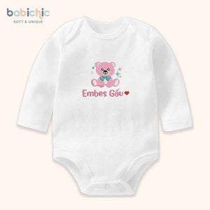 Set quà đầy tháng bé gái cá nhân hóa hình gấu – Mẫu “Embes Gấu”, thêu gấu bông hồng siêu cưng