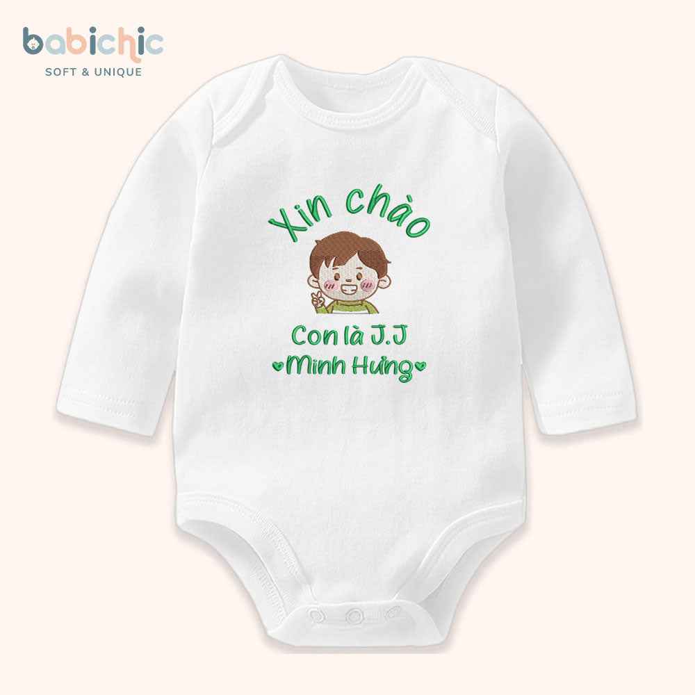 Set đồ sơ sinh đầy tháng cá nhân hóa cho bé trai – Thêu tên “Con là J.J”, hình bé trai cute