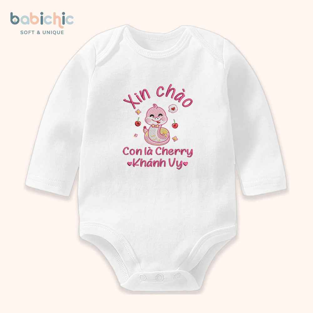 Set quà đầy tháng bé gái cá nhân hóa hình trái cây dễ thương – Mẫu “Cherry – Khánh Vy” thêu rắn hồng & quả cherry