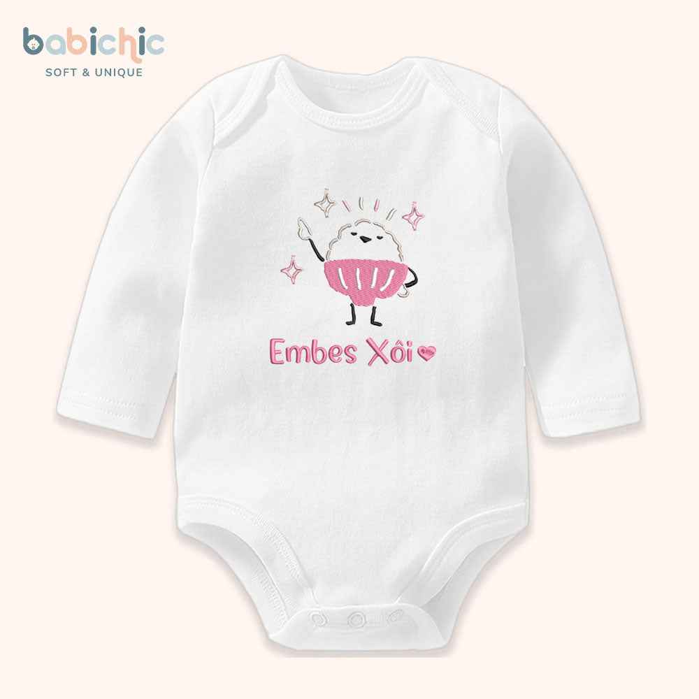 Set quà đầy tháng bé gái truyền thống cách điệu cá nhân hóa – Mẫu “Embes Xôi” thêu hình chén xôi hoạt hình