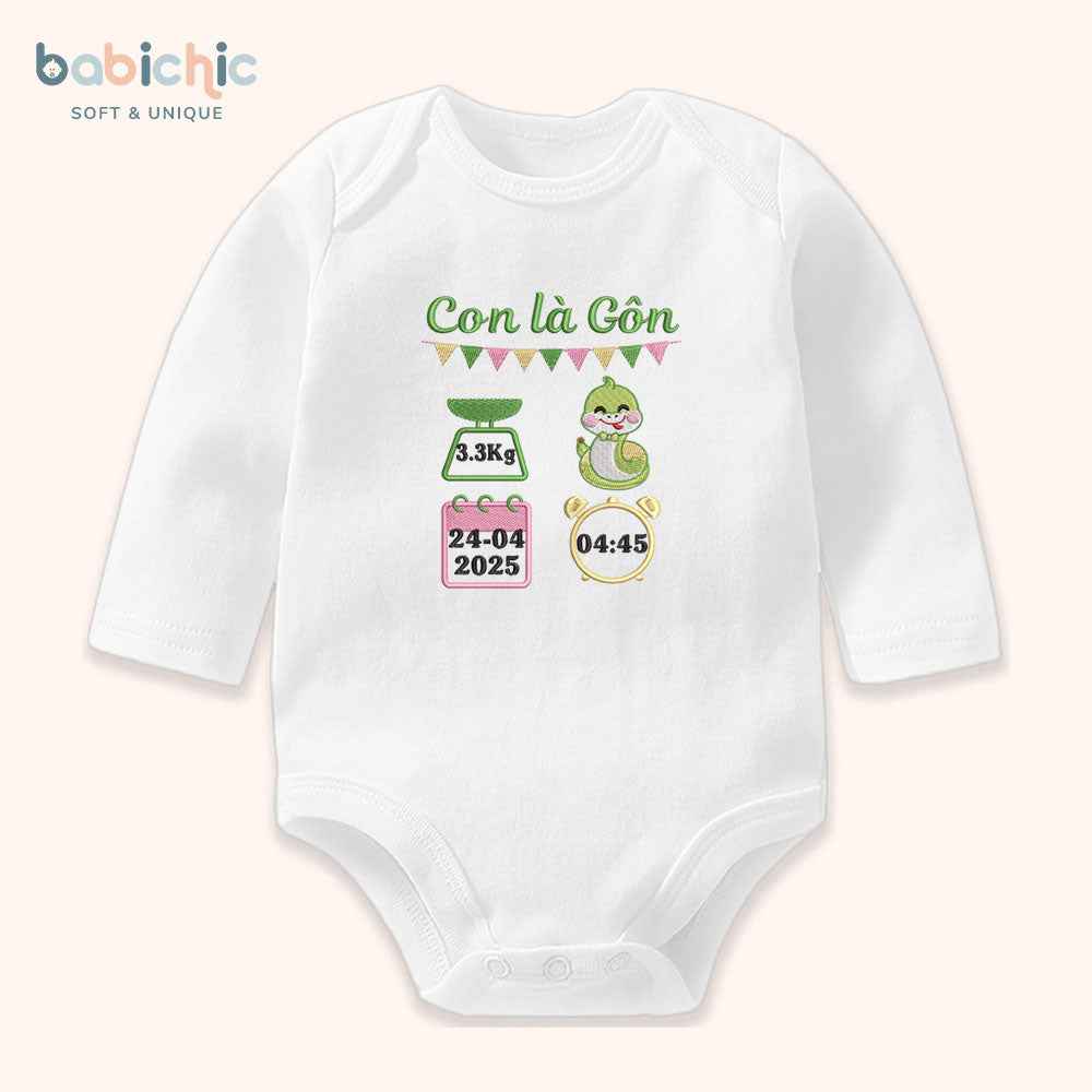 Set quà đầy tháng sơ sinh thêu tên bé trai theo yêu cầu – Bodysuit “Con là Gôn”, hình rắn xanh lá + thông số sinh