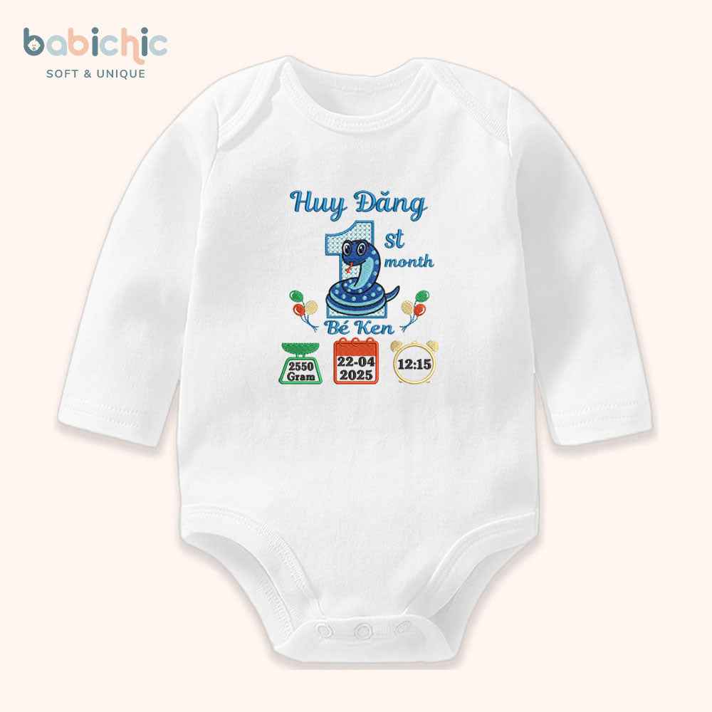 Set sơ sinh thêu tên “Huy Đăng – Ken” – Quà đầy tháng bé trai sinh năm rắn, phối xanh nước biển cá tính