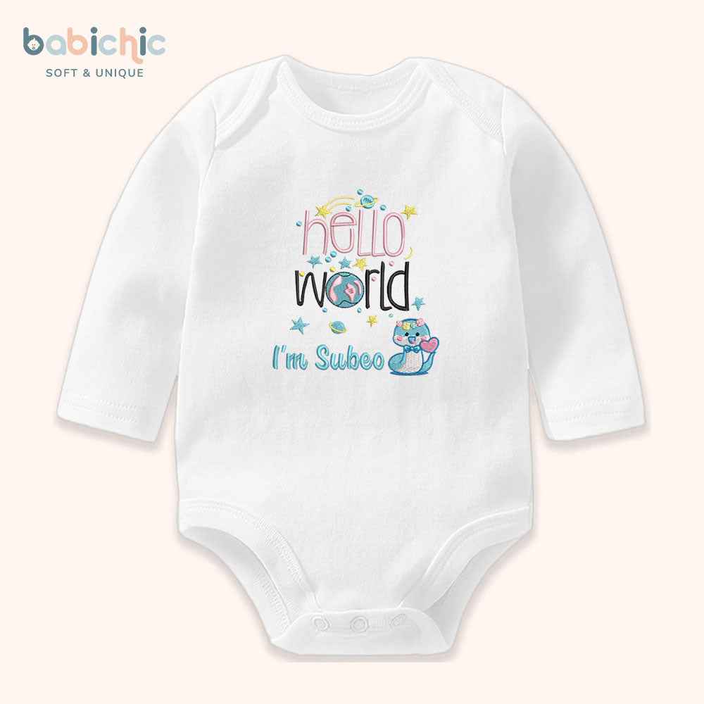 Quà đầy tháng cho bé gái cá nhân hóa – Set thêu tên Subeo & rắn xanh pastel