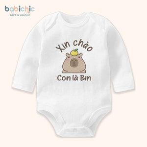 Bodysuit cá nhân hóa bé trai mặc đầy tháng – Thêu tên “Con là Bin”, hình Capybara dễ thương