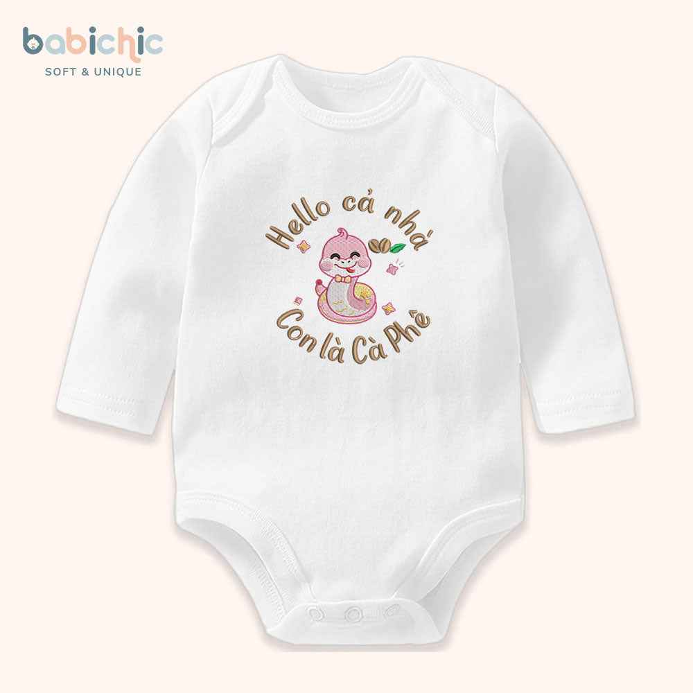 Set đồ đầy tháng bé gái Cà Phê – Body thêu rắn hồng & tên bé, tone nâu hồng dễ thương