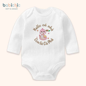 Set đồ đầy tháng bé gái Cà Phê – Body thêu rắn hồng & tên bé, tone nâu hồng dễ thương