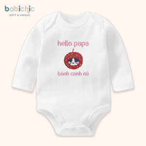 Set đồ đầy tháng bé gái – Body thêu “Hello papa – Bánh Canh nè” tone hồng đỏ đáng yêu