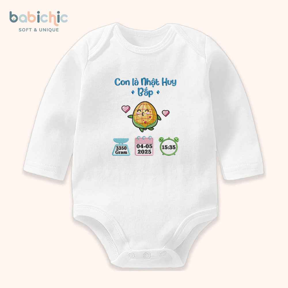 Set đồ lễ đầy tháng cho bé trai – Thêu tên “Con là Nhật Huy – Bắp”, hình bắp ngô dễ thương