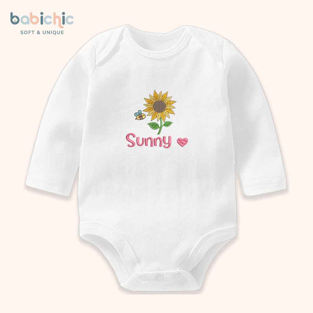 Set đồ đầy tháng bé gái thêu tên cá nhân hóa dễ thương – Bodysuit “Sunny” hoa hướng dương