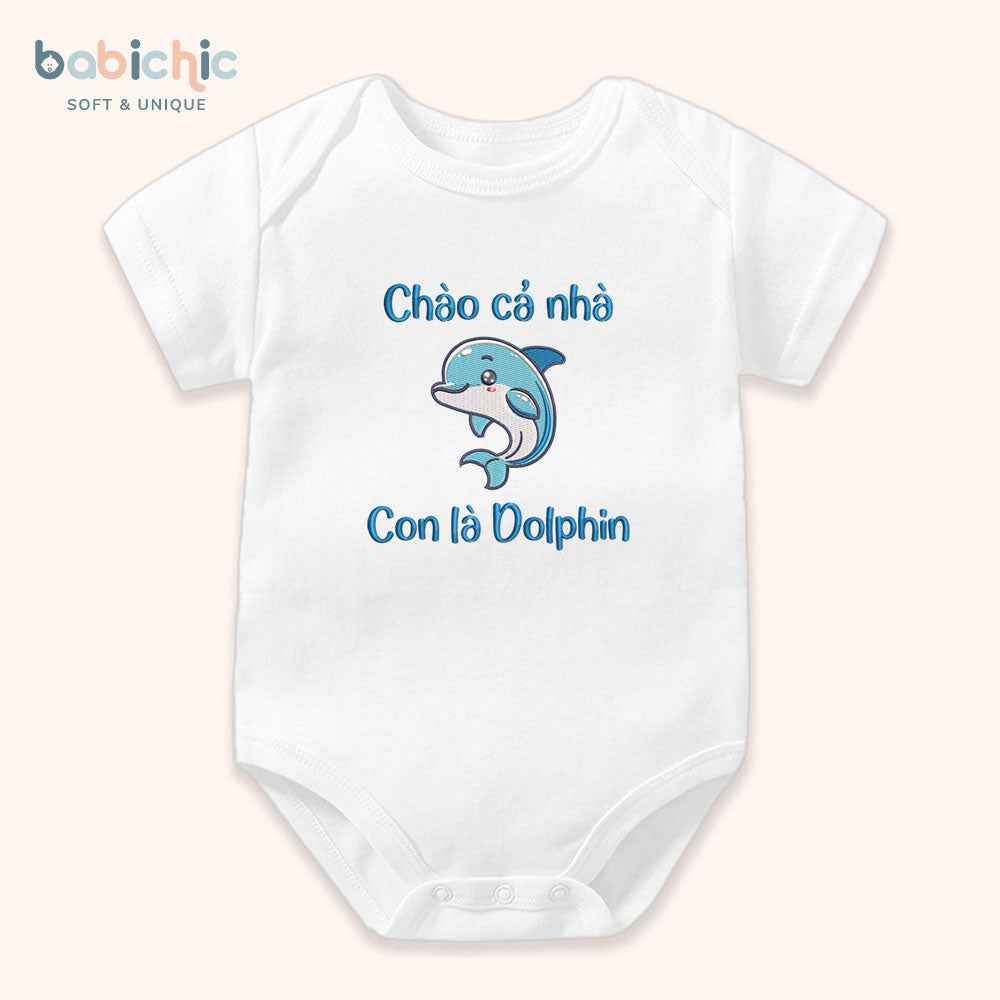 Bodysuit đầy tháng bé trai thêu tên cá nhân hóa – Mẫu “Con là Dolphin”, hình cá heo cute