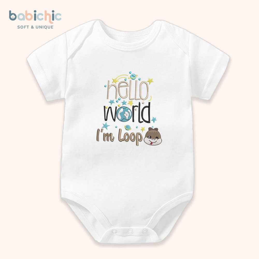 Bodysuit cá nhân hóa cho bé trai sơ sinh đầy tháng – Mẫu “Hello World – I’m Loop”, hình rắn nâu cute