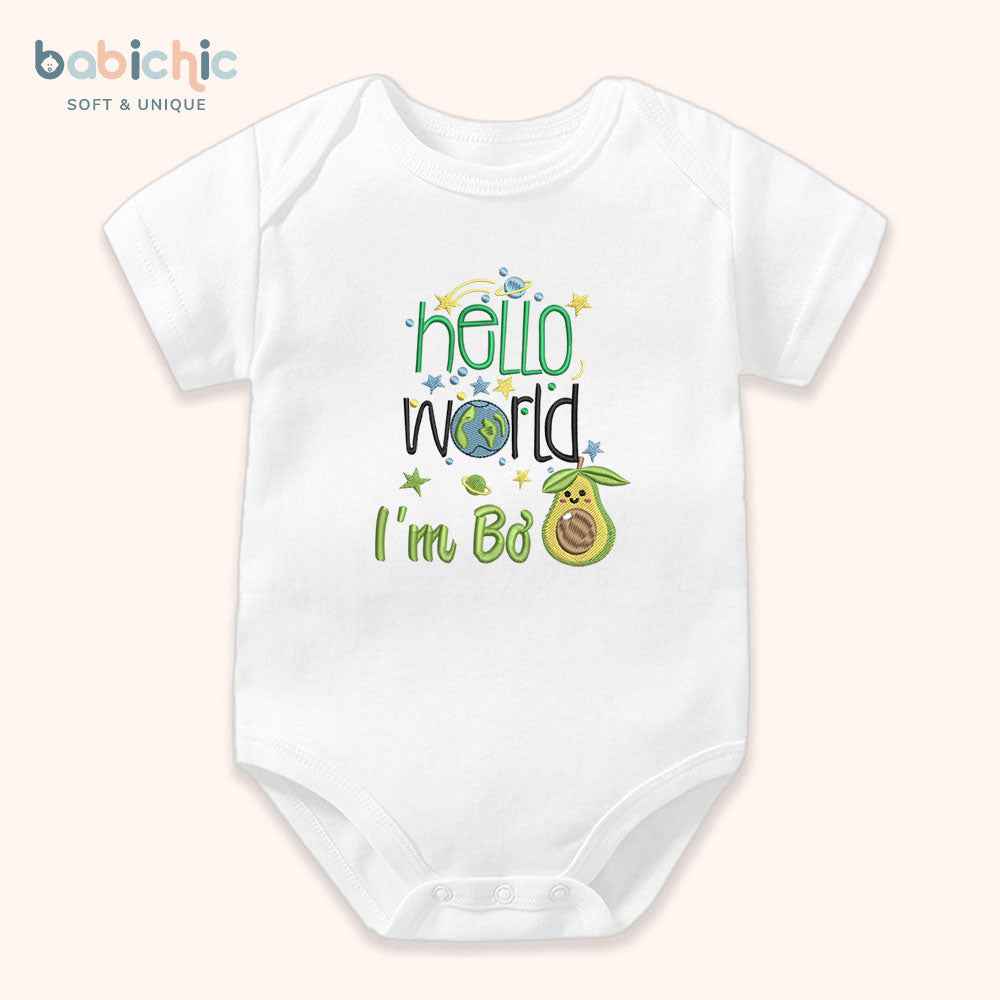 Set quà thêu tên cho bé trai - Bơ - Cotton Organic, Hình Trái Bơ, Tone Xanh Lá, Quà Đầy Tháng Bé Trai Cá Nhân Hóa
