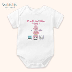 Set quà đầy tháng bé gái cá nhân hóa – Thêu tên An Nhiên & hình rắn hồng