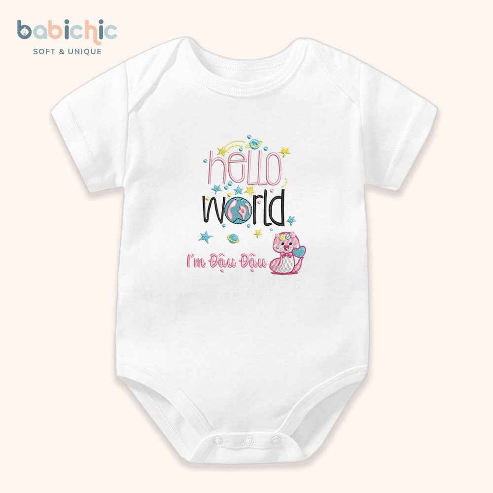 Bộ sơ sinh bé gái thêu tên Đậu Đậu – Set đầy tháng hình rắn hồng dễ thương