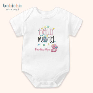 Bộ sơ sinh bé gái thêu tên Đậu Đậu – Set đầy tháng hình rắn hồng dễ thương