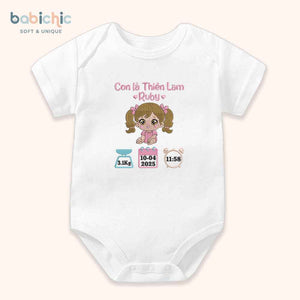 Set đầy tháng bé gái thêu tên Ruby & hình bé Thiên Lam – Quà sơ sinh cá nhân hóa dễ thương