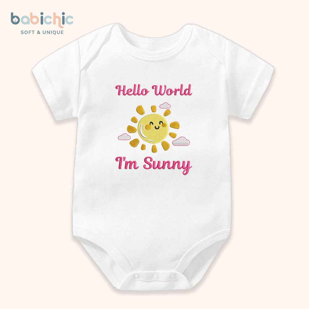 Set đồ đầy tháng bé gái thêu tên cá nhân hóa – Mẫu “I’m Sunny”, hình mặt trời tươi sáng