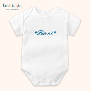 Set đồ sơ sinh thêu tên “Bin nè” – Thiết kế tối giản cá nhân hóa, tone xanh dương cho bé trai