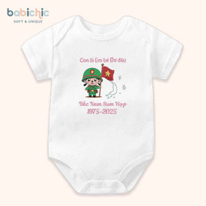 Set đồ bé gái 30/4 – Body thêu “Em bé Bơ” cờ đỏ sao vàng & bản đồ Việt Nam