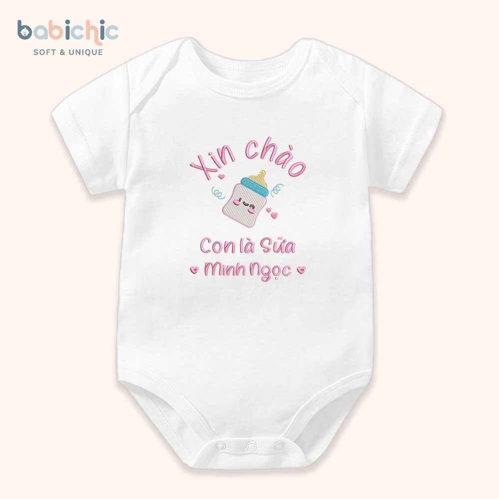 Bộ đồ đầy tháng bé gái thêu tên riêng – Mẫu “Con là Sữa - Minh Ngọc” họa tiết bình sữa dễ thương, tone hồng dịu dàng