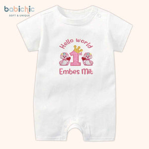 Set đồ đầy tháng bé gái thêu tên riêng & mốc 1st month – Mẫu “Embes Mít” hình rắn hồng cute
