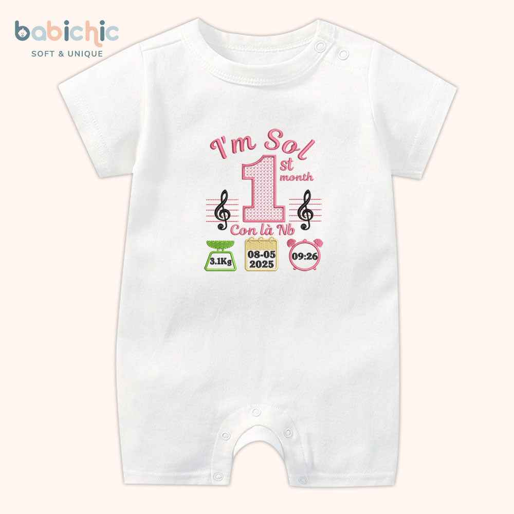 Set đồ đầy tháng bé gái thêu tên cá nhân hóa – Bodysuit “I’m Sol”, họa tiết nốt nhạc, 1st month & thông số sinh
