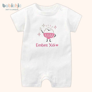 Set quà đầy tháng bé gái truyền thống cách điệu cá nhân hóa – Mẫu “Embes Xôi” thêu hình chén xôi hoạt hình