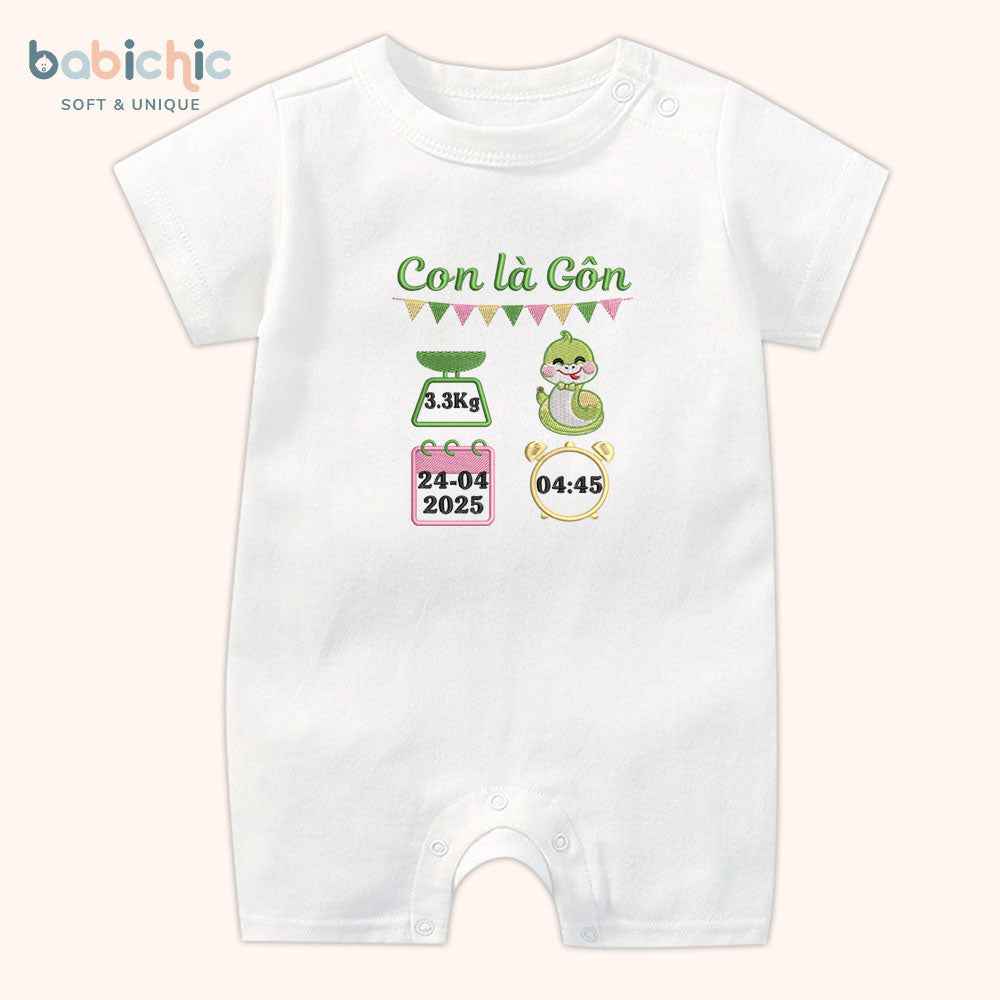 Set quà đầy tháng sơ sinh thêu tên bé trai theo yêu cầu – Bodysuit “Con là Gôn”, hình rắn xanh lá + thông số sinh