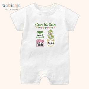Set quà đầy tháng sơ sinh thêu tên bé trai theo yêu cầu – Bodysuit “Con là Gôn”, hình rắn xanh lá + thông số sinh
